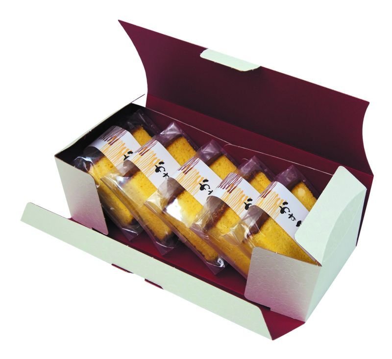 中サイズ　内側はえんじ色です