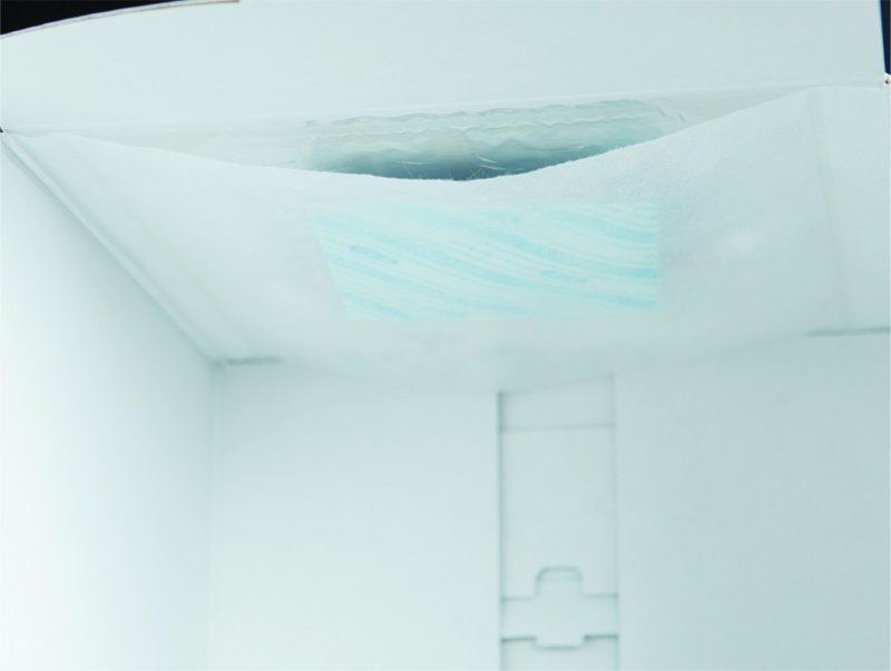 天面内側に保冷スペースを付けております。