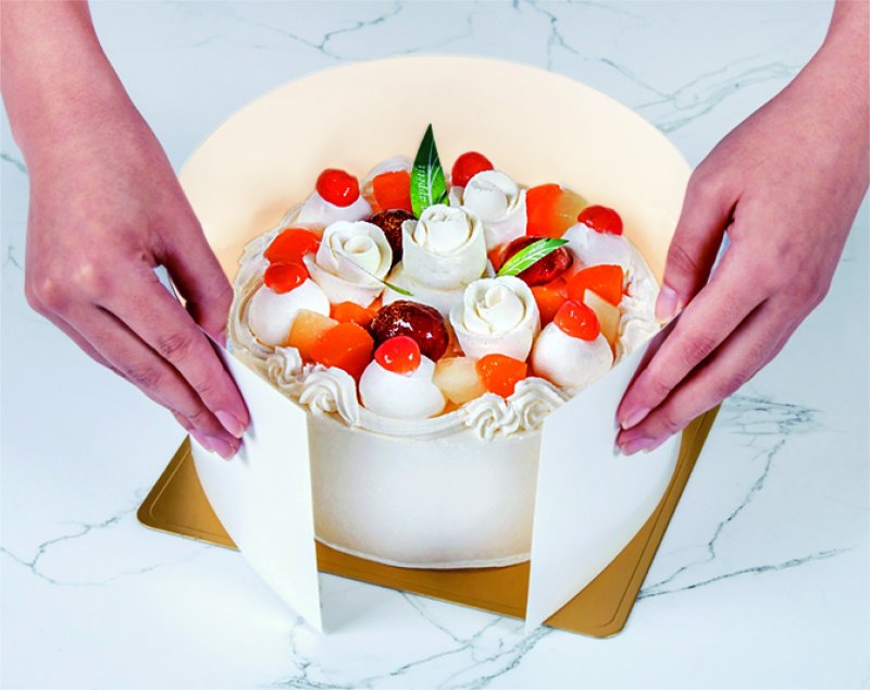 (1)冷凍ケーキにガードを巻く