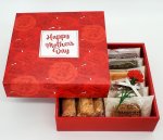 イメージ写真です。中のカーネーションの飾りやお菓子は付属しません