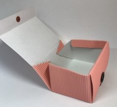 大きく開くので中身を詰めやすい