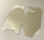 納品時は折りたたんだ状態でお届けします。