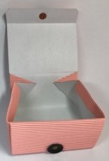 大きく開くので中身を詰めやすい