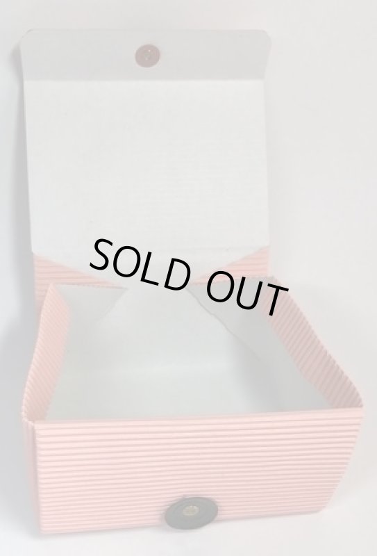 大きく開くので中身を詰めやすい