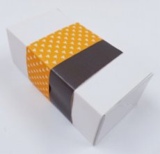 こちらの箱は、【Ｗ－０１－２Ｇ】です。 帯をダウンロードしていただき、サイズにカットし、巻くだけで素敵な雰囲気に仕上がり、コストもお安くラッピングが可能です♪   和柄の帯：無料ダウンロードは下記より可能です