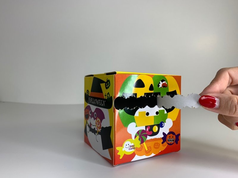 ぺリペリと開けるのが楽しいパッケージです♪