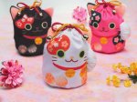 画像1: 招き猫巾着　三毛/ピンク/黒　@1つあたり490円 (1)