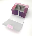 箱の内面は白色です