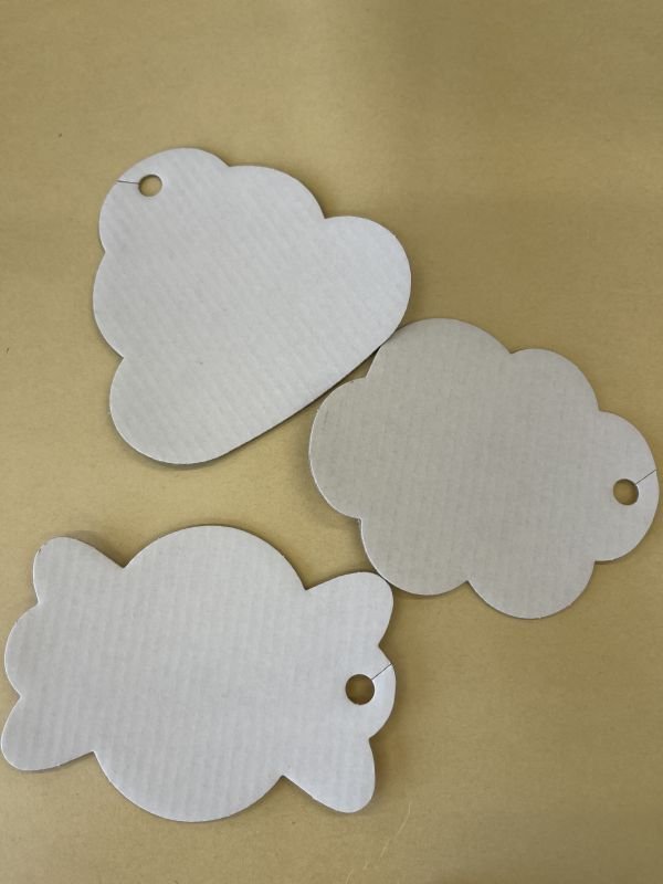 タグの裏面は白色です。メッセージを書いたりスタンプを押したり、シールを貼る事ができます