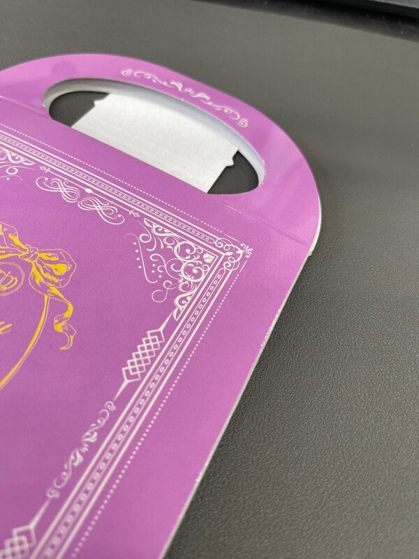 実物のカラーは少し薄くくすみカラーのようなパープルです